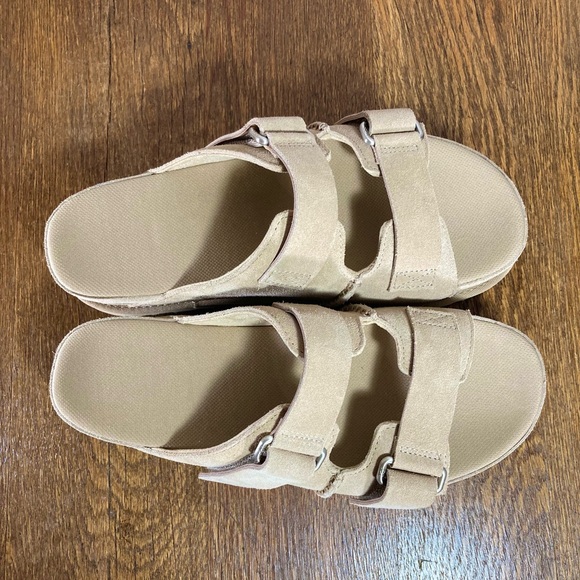 New Ugg Goldenstar Hi Slide Platform 
Sandal Women’s Various Sizes Sand - Picture 5 of 8